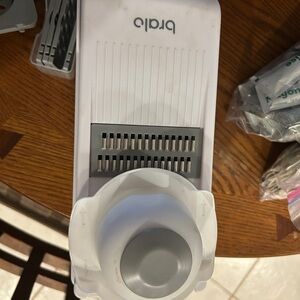 Bralo White Mandoline Slicer/Chopper